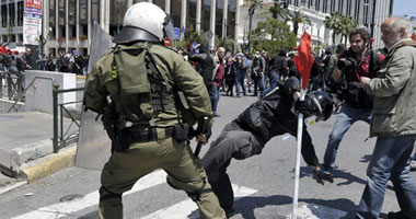 النقابات العمالية اليونانية تدعو لإضراب عام احتجاجا على استمرار التقشف 
