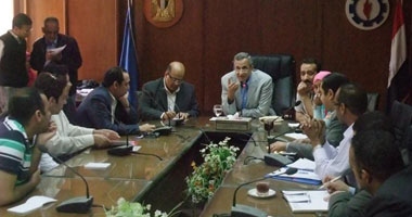 محافظ السويس يلتقى شباب الثورة
