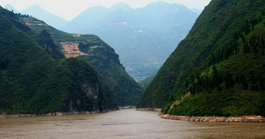 الصين: ربط أعلى برجين فى العالم لنقل الكهرباء عبر نهر اليانجتسى
