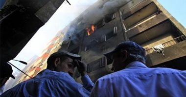 إصابة عاملين وانهيار 4 حوائط فى حريق شقة ببولاق الدكرور