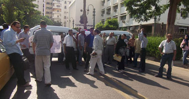 تظاهر عدد من الجزارين للاعتراض على قرار ذبح البتلو