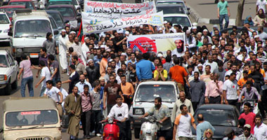 بالصور.. السلفيون يشعلون المظاهرات بالقاهرة.. انطلقوا من مسجد النور بالعباسية وانتقلوا إلى السفارتين الإسرائيلية والأمريكية.. أدوا صلاة الغائب على روح "بن لادن".. ومليونية "الكاتدرائية" تفشل 