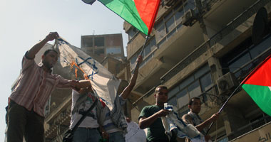 أنصار "سلامة" يشاركون فى مظاهرة أمام السفارة الإسرائيلية