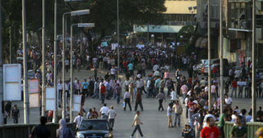 المتظاهرون يعاودون فتح كورنيش النيل أمام ماسبيرو بعد إغلاقه لدقائق