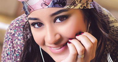 أسيل عمران تطلق ألبوم "مو بالساهل"