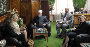 مفتى الجمهورية للسفيرة الأمريكية: العلاقة بين مصر والولايات لابد أن تبنى على أساس من التعاون والحوار وليس التبعية والاستقواء.. وأطالبها باحترام نتائج الانتخابات الرئاسية واحترام إرادة الشعب المصرى