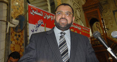 قيادى إخوانى يطالب "الإرهابية" بتعليق عمل التنظيم فى مصر