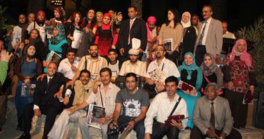 بالصور.. افتتاح صالون الأعمال الصغيرة للرسم والتصوير