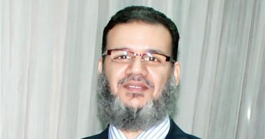 أحد حلفاء الإخوان لبديع: حبيبى المرشد ما ضرورة سيفى شعار الجماعة "السلمية"