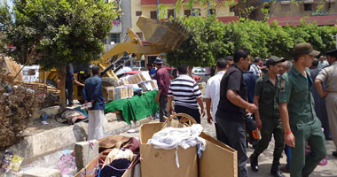 إزالة 36 حالة إشغال للباعة الجائلين من ميدان عرابى بالزقازيق