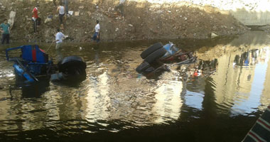 فرق الإنقاذ تنجح فى انتشال 4 جثث بعد سقوط سيارة فى النيل بالمنيا