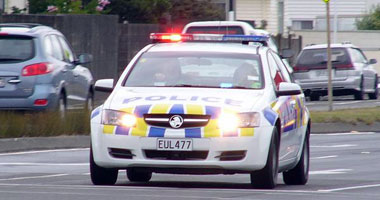 نيوزيلندى مخمور يصطدم بسيارة سرقها فى مركز شرطة