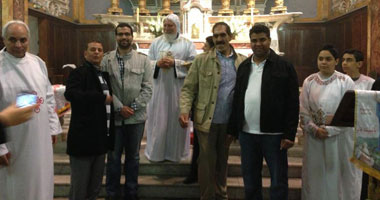 مسلمو ومسيحيو مصر يحتفلون بالـ"قيامة" بكنيسة اليسوع بفرنسا