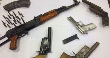ضبط 17 قطعة سلاح بحوزة متهمين و40 طلقة نارية بالمنيا