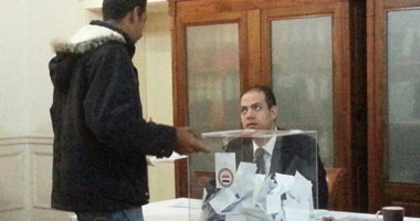 إقبال المصريين بالسودان بعد صلاة الجمعة على التصويت فى الانتخابات