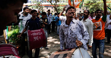 محتجون يهاجمون الشرطة الهندية بسبب نزاع على الأرض بين ولايتين