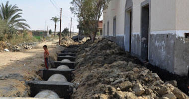 بالصور.. "صناع الحياة" تبدأ تطوير عزبة "المثلث" بالفيوم