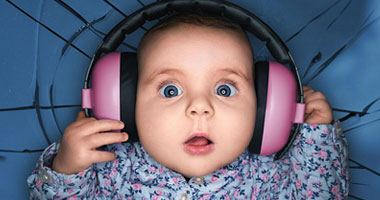 الاستماع إلى الموسيقى يساعد الطفل على تعلم اللغات