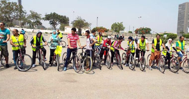 بالصور.."حلاوة شمسنا" تنظم جولة بالدراجات وزيارة إلى "بانوراما أكتوبر"