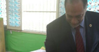 رئيس "الأعلى للطرق الصوفية" يدلى بصوته بمسقط رأسه بطنطا