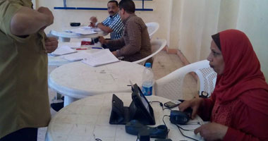 بالصور.. استخدام القارئ الضوئى لعدم تكرار أصوات الناخبين بالإسكندرية