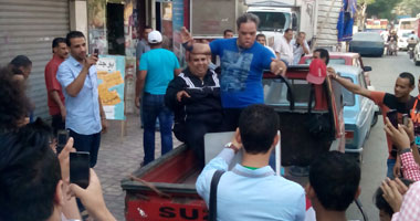 وصلة رقص لأحد الناخبين أمام لجان باب الشعرية‎