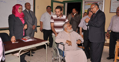 جولة مسائية لمحافظ بنى سويف لمتابعة الانتخابات قبل غلق اللجان