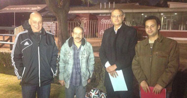 سفير مصر بتشيلى يجتمع بحسن فريد لمناقشة استعدادات الفراعنة لودية السبت