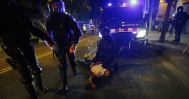  مسلحان يقتحمان مطعم فى برشلونة بعد واقعة الدهس