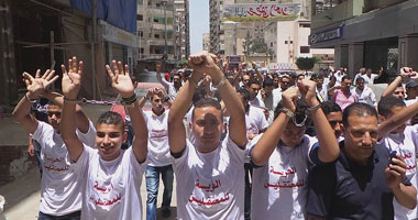 بالصور..استمرار مظاهرات الإخوان بالمحافظات اعتراضا على نجاح"السيسى"..وصول مصابين فى اشتباكات الشرطة والجماعة لمستشفى الفيوم..وضبط 25 بحوزتهم شماريخ وأسلحة بيضاء..والشرطة تتصدى لألعاب إخوان ببنى سويف