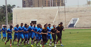 مستبعدو الزمالك من لقاء الوداد يتدربون فى حجرة خلع الملابس بسبب الجماهير