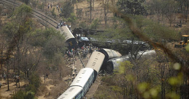 ارتفاع حصيلة ضحايا تصادم قطار بحافلة مدرسية بالهند إلى 18 طفلا