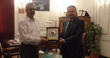 محافظ المنيا يلتقى رئيس الهيئة العامة لمحو الأمية لمناقشة خطة العمل 