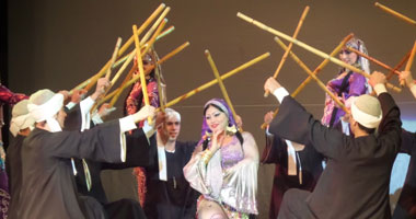فرقة الفنون الشعبية التتارية تصل القاهرة للمشاركة فى مهرجان الطبول