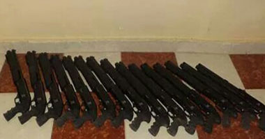 القبض على مسجل خطر وعاطل بحوزتهما أسلحة نارية بالقاهرة