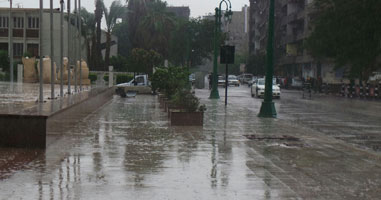 أمطار غزيرة على الإسكندرية واستمرار حركة الملاحة