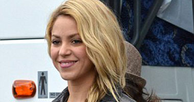 بالصور.. شاكيرا تلفت الأنظار بفستان قصير فى "يونيفرسال سيتى"