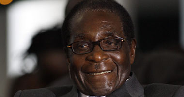  زامبيا ترسل زعيمها السابق لإقناع موجابى بالتنحى
