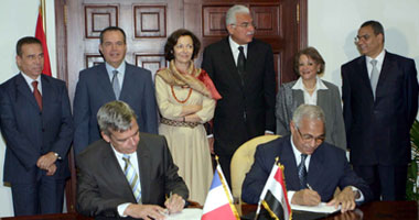 نظيف يشهد توقيع المرحلة الجديدة لخط المترو