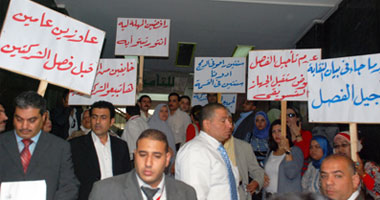 تظاهر العاملين بقطاع التأمين ضد وزير الاستثمار
