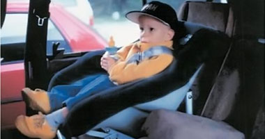 بريطانيا تحظر التدخين فى السيارات بوجود الأطفال بدءا من أكتوبر