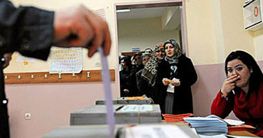 بالصور.. الأتراك يتوجهون لصناديق الاقتراع فى الانتخابات البرلمانية المبكرة