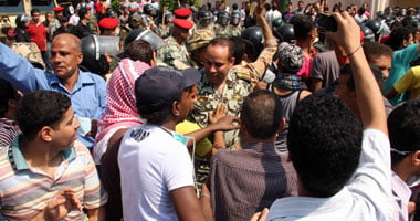 متظاهرو التحرير يدعون الأهالى بالبيوت للانضمام إليهم