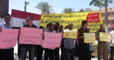 وقفة احتجاجية للمعلمين ببورسعيد لإقالة وزير التعليم
