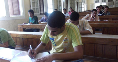 طلاب الثانوية الازهرية للقسم العلمى يؤدون امتحان مادة التوحيد دون شكاوى 