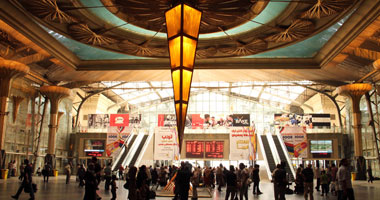 السكة الحديد تركب لوحة إعلانات بـ6 ملايين جنيه بمحطة مصر وتزيلها بعد ساعة