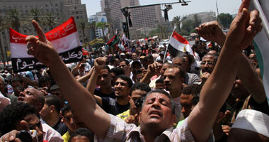 تزايد أعداد المتظاهرين بـ "التحرير" وإغلاق "قصر النيل"