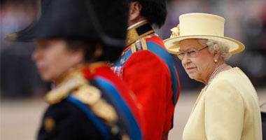 ملكة بريطانيا تعرب عن حزنها إزاء حريق كاتدرائية نوتردام الفرنسية