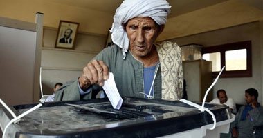 قاضٍ بالأقصر يخالف قرارات اللجنة العليا ويرفض ختم بطاقات إبداء الرأى