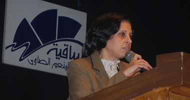 وزيرة البحث العلمى الأسبق تطالب بضرورة تصنيع أدوية السرطان فى مصر